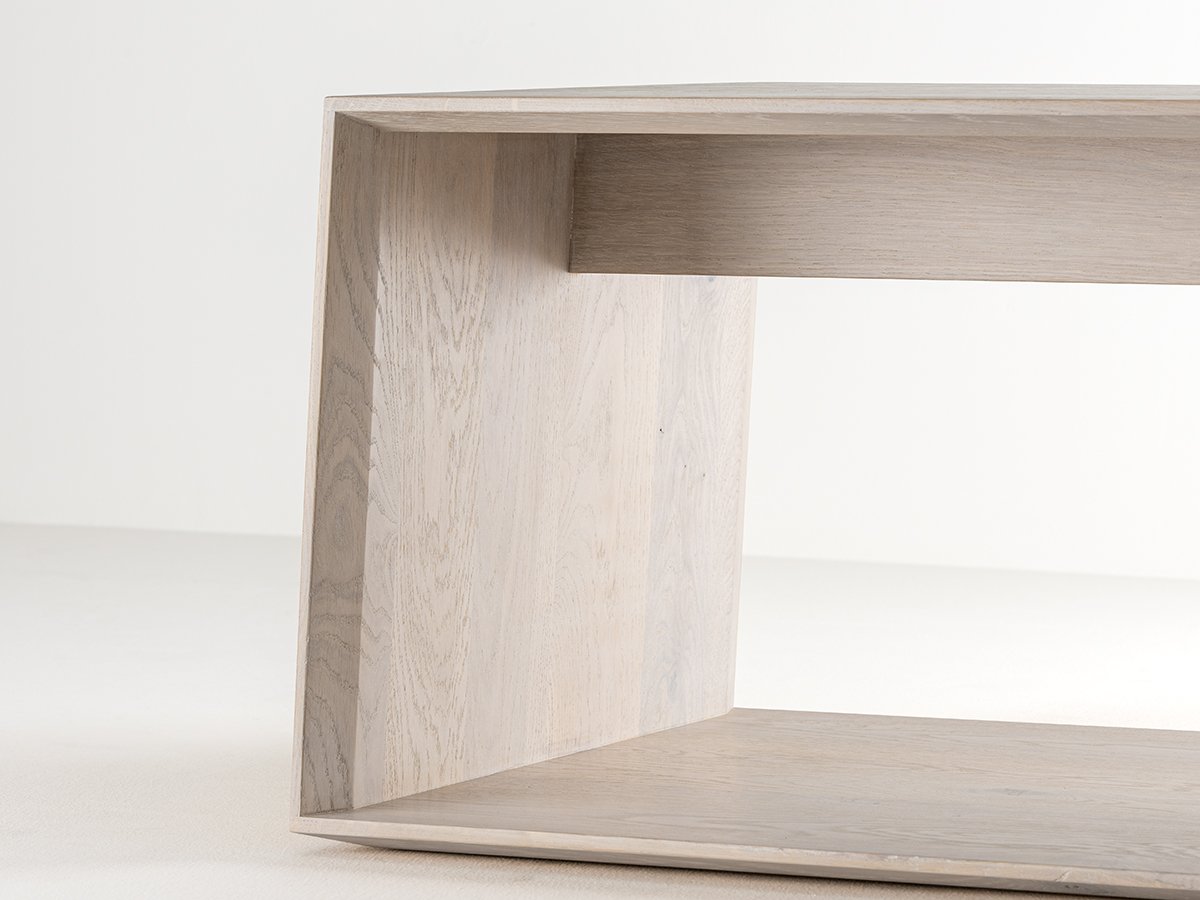 Table basse Anouk en chêne blanc - Espace de rangement sur le plateau inférieur
