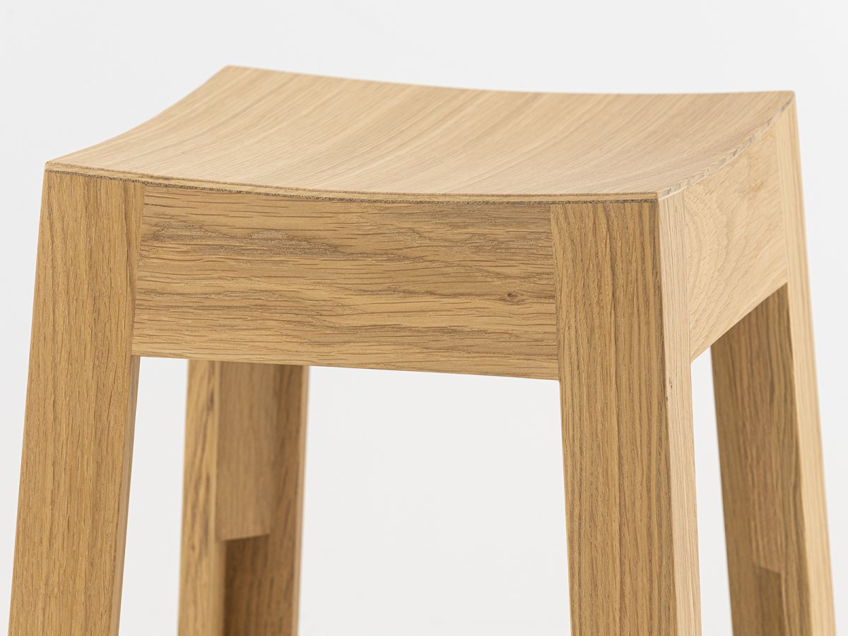 Tabouret MiniWak en chêne - Assise incurvée en multiplis de chêne