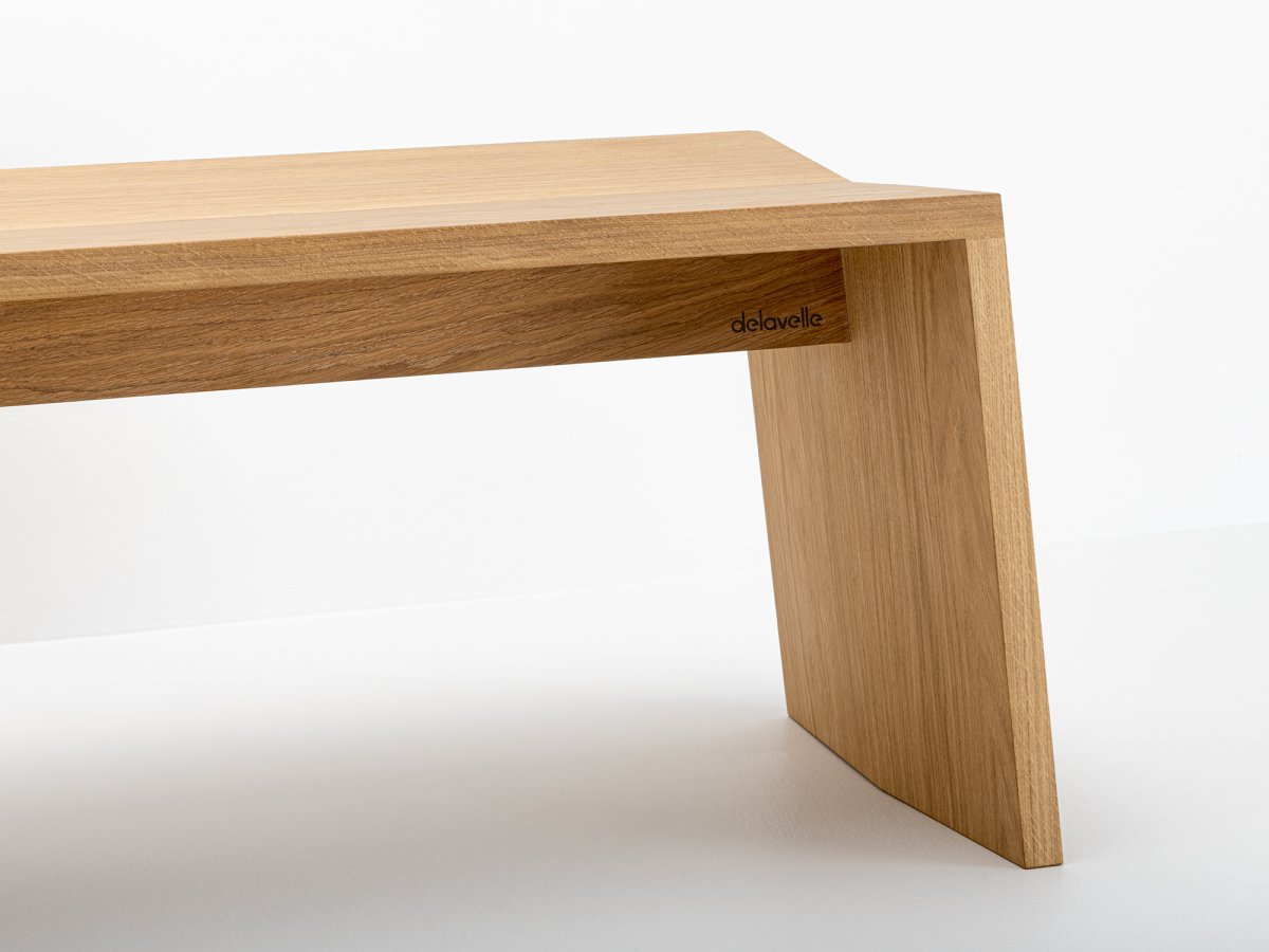 Banc design en bois massif ergonomique