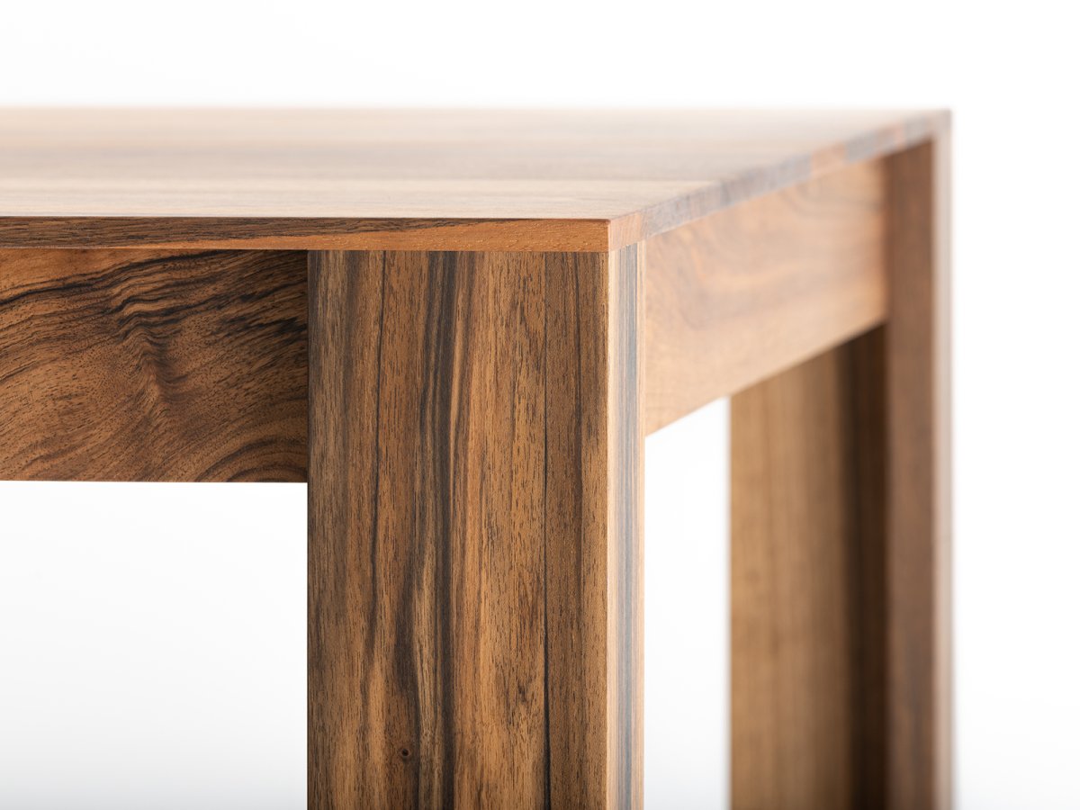 Table de repas ou mange-debout design en bois de noyer sur mesure - Elmar