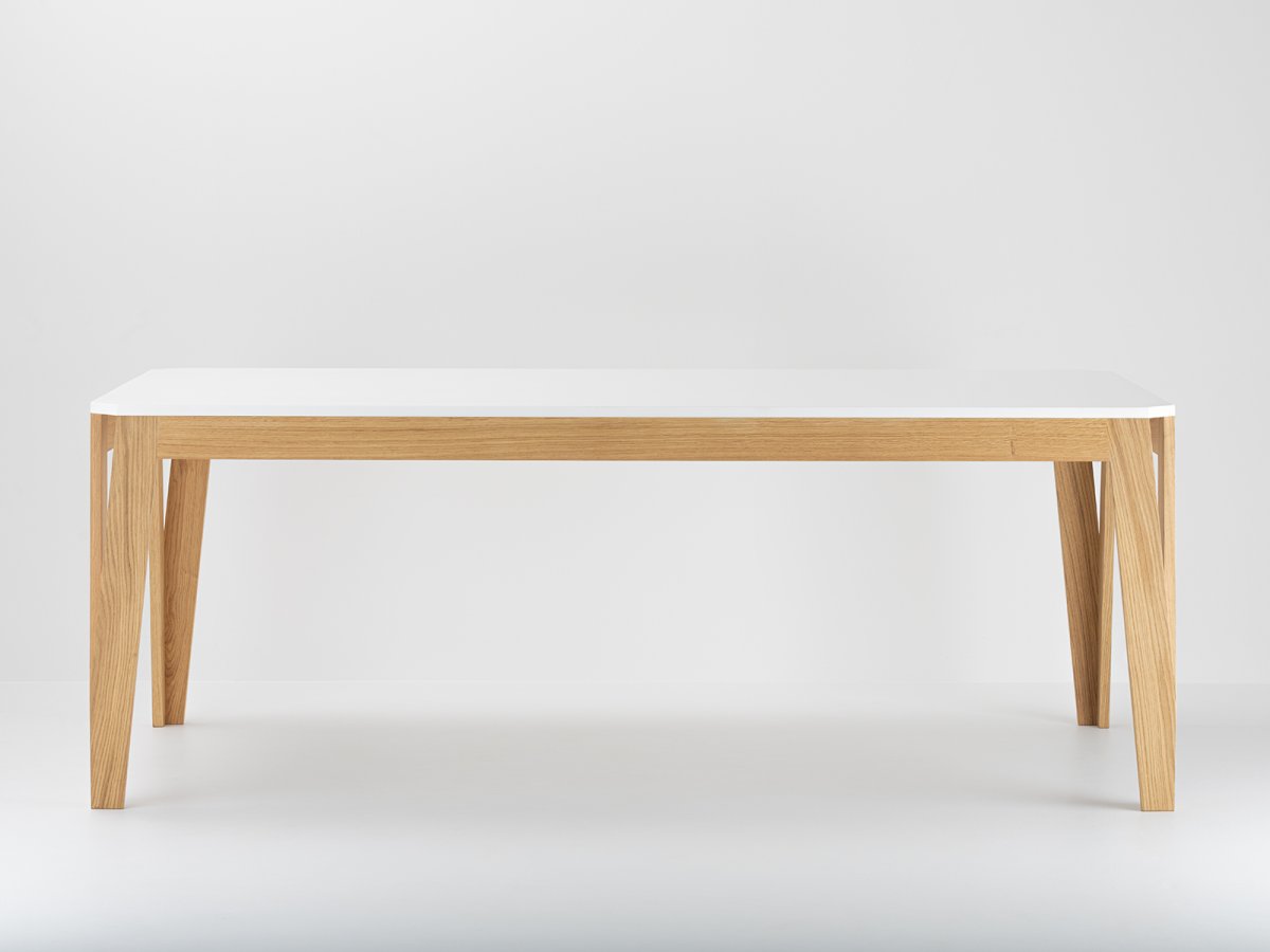 Table de salle à manger alliant bois et résine - MéliMélo en chêne et résine