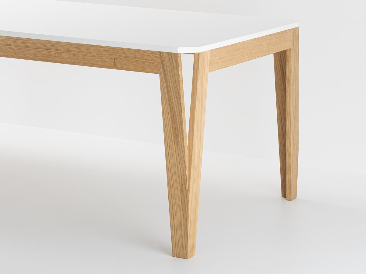 Table MéliMélo en chêne et résine HI-MACS® sur mesure - Le design alliant bois et résine