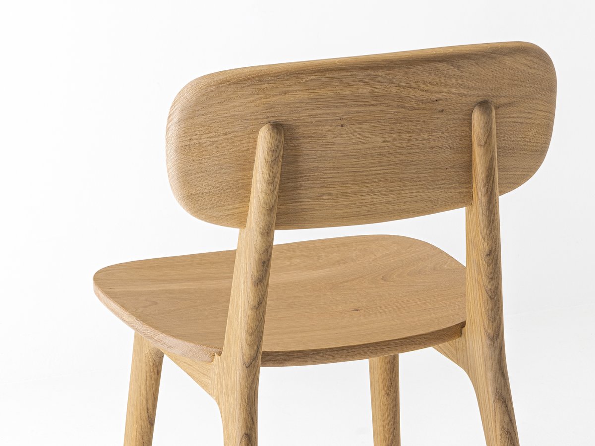 Chaise en chêne dessinée par Bina Baitel - Couscous