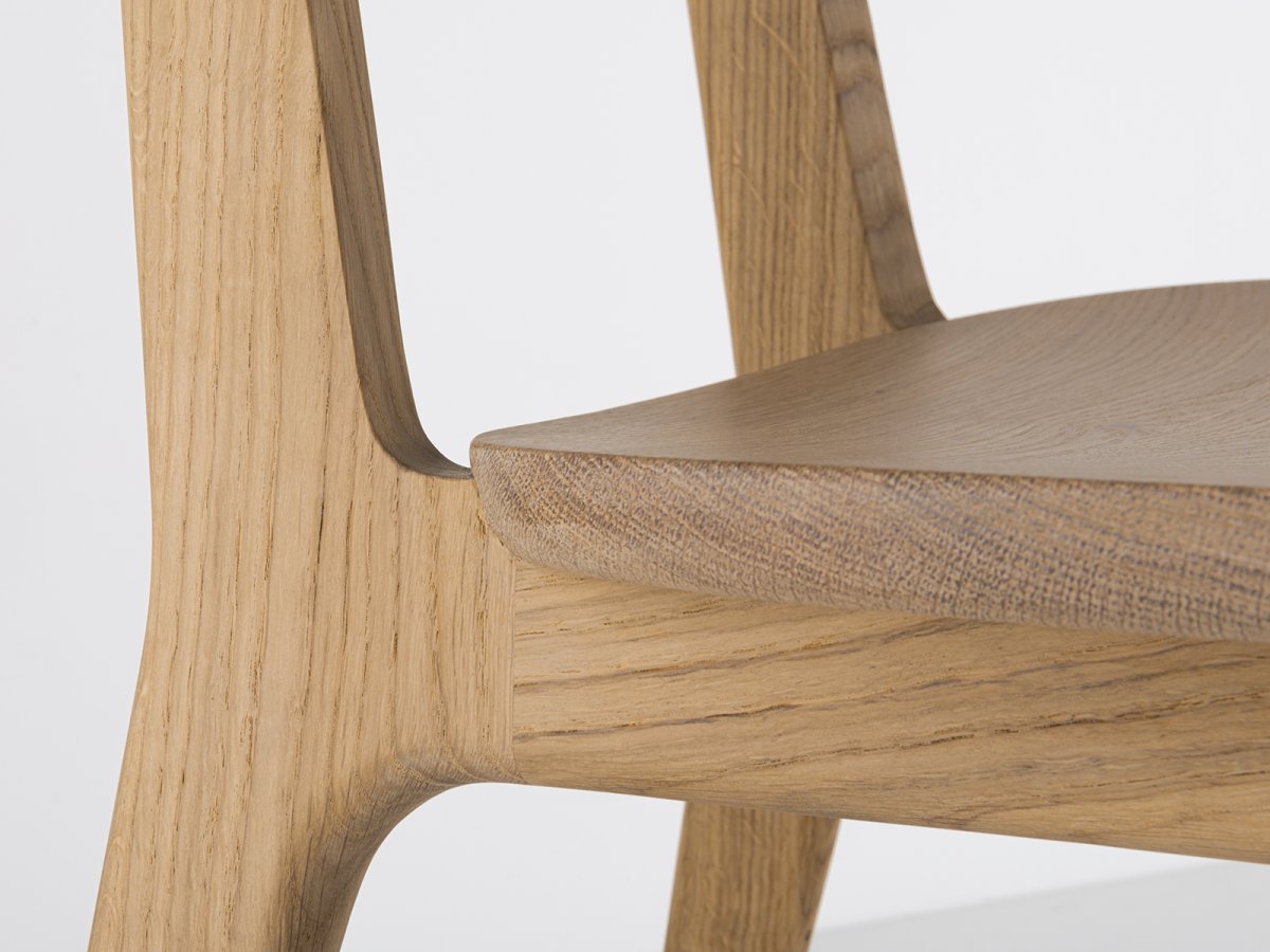 Chaise en bois de chêne massif, élégante et confortable - Couscous