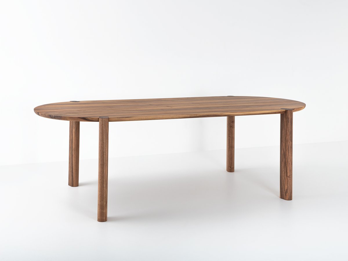 Table à manger contemporaine dessinée par Bina Baitel - Couscous