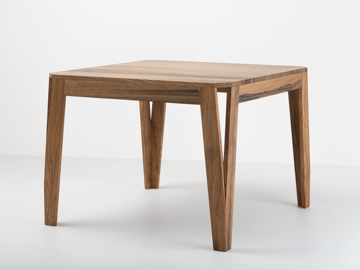 Table Méli-Mélo en noyer massif design sur mesure - Dimensions 70 x 70 cm