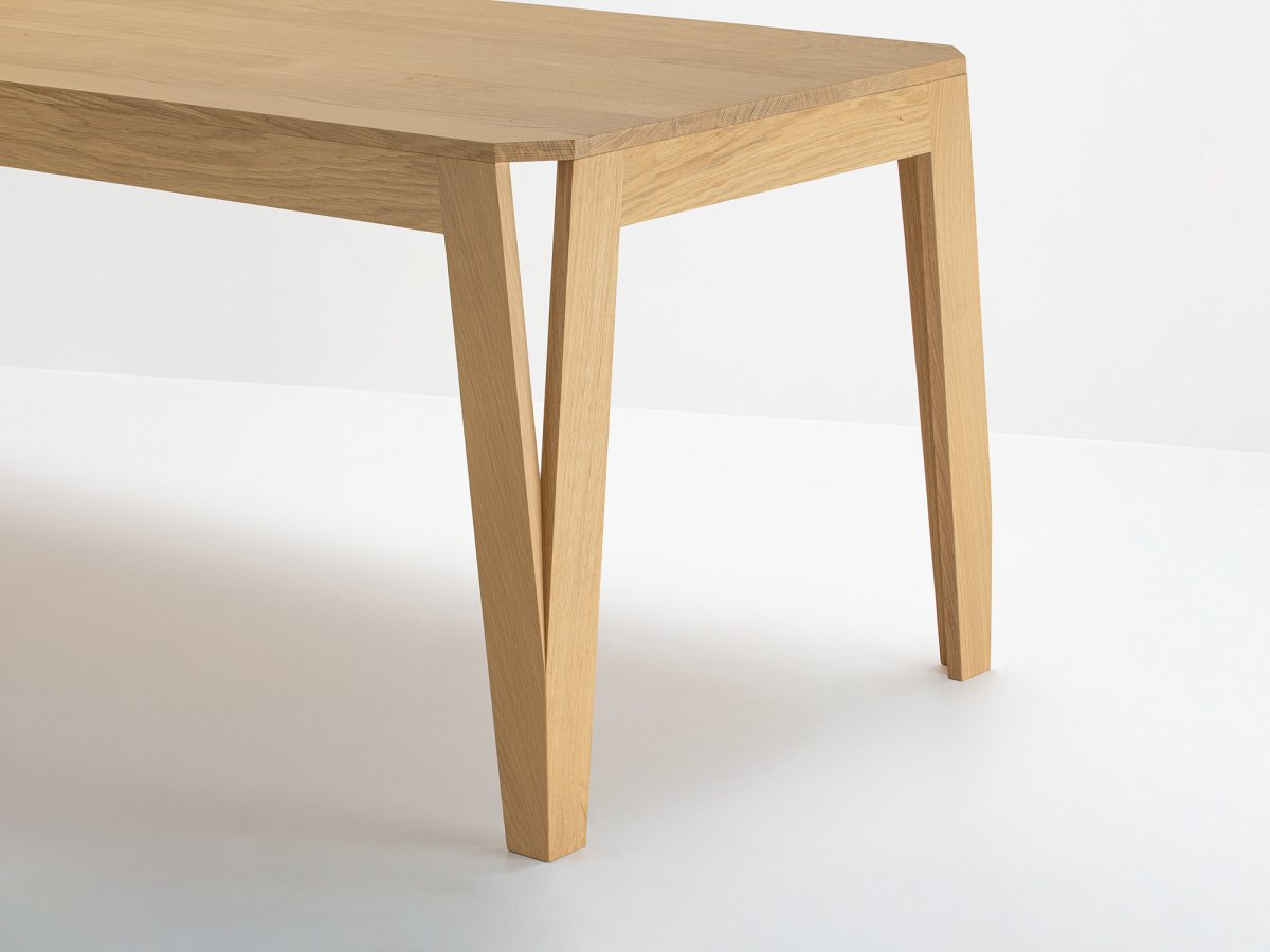 Table à manger contemporaine en bois massif avec ses pieds design - MéliMélo en chêne