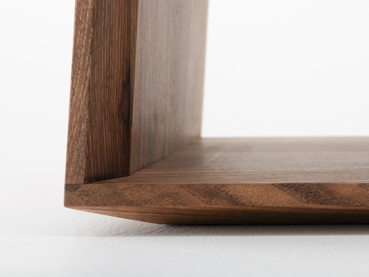 Table de chevet avec rangement pratique - Anouk en noyer