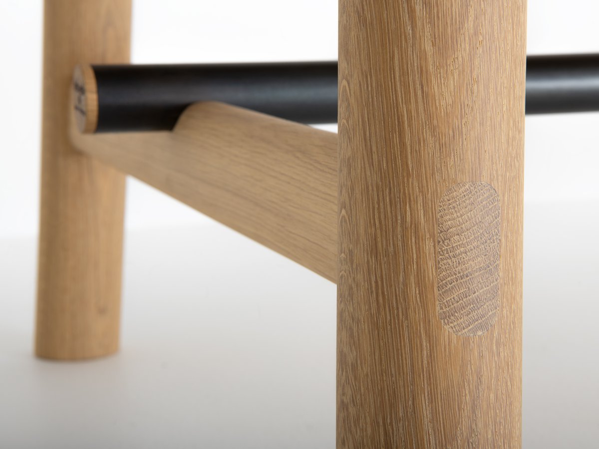 Table en bois et métal : assemblage d'ébénisterie traditionnelle par tenon-mortaise - Ostal