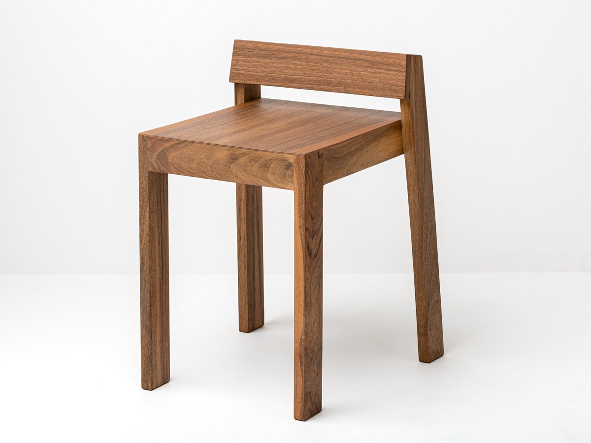 Tabouret MiniPil en noyer - Bois et design made in France - certification PEFC