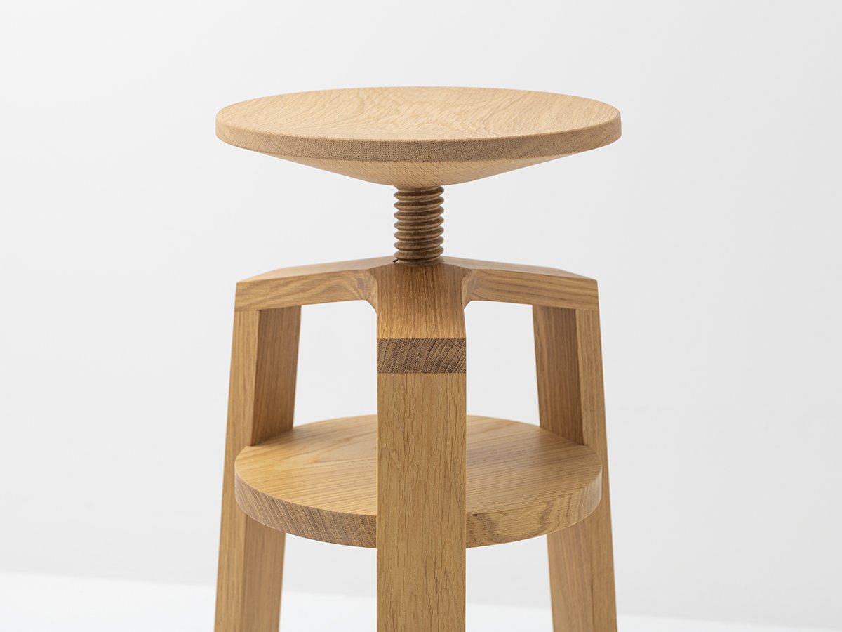 Tabouret made in France entièrement conçu à l'atelier d'ébénisterie Delavelle à Saulnot
