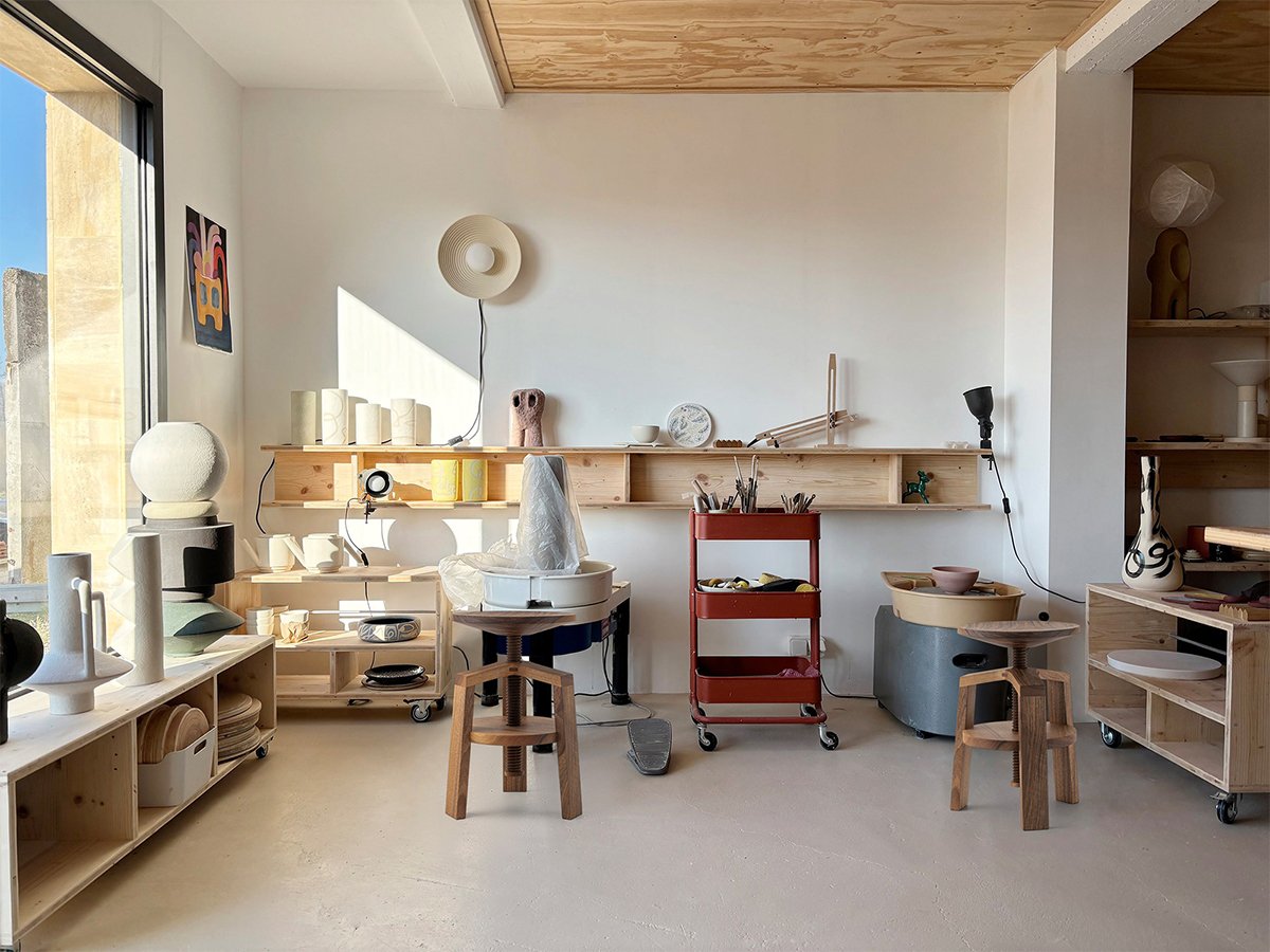 Tabouret à vis en noyer pour un atelier