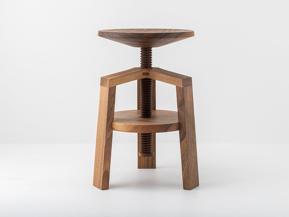 Tabouret rond à vis en noyer de qualité