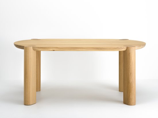 Table basse en chêne Couscous - née de la collaboration avec la designer Bina Baitel