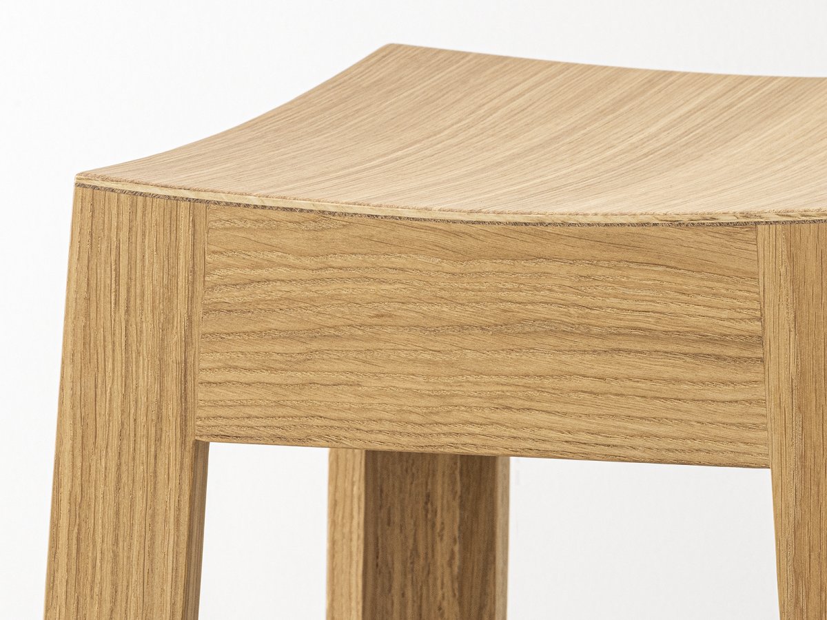 Assise de tabouret concave en chêne massif 100%